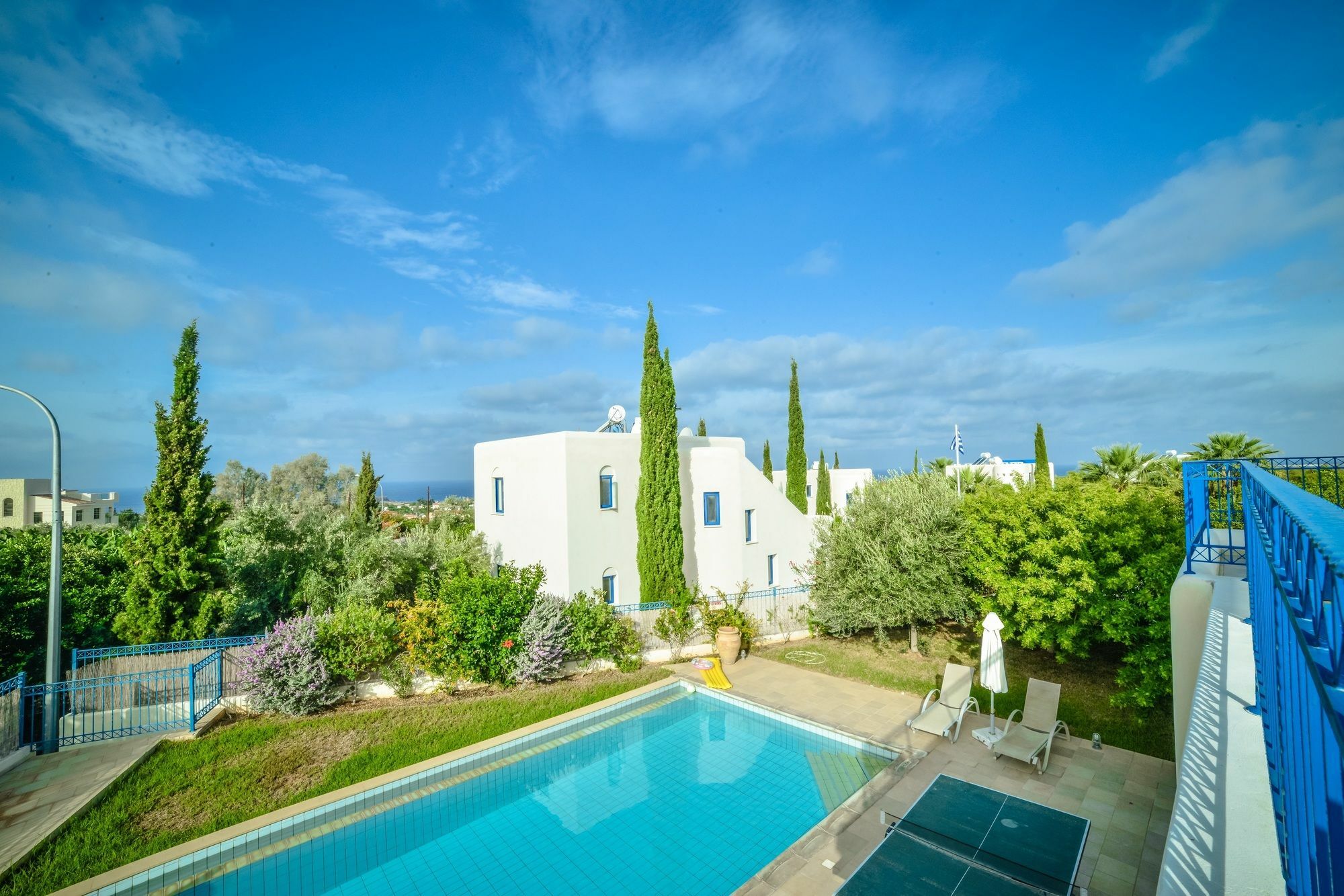 Sanders Azzurro Paphos